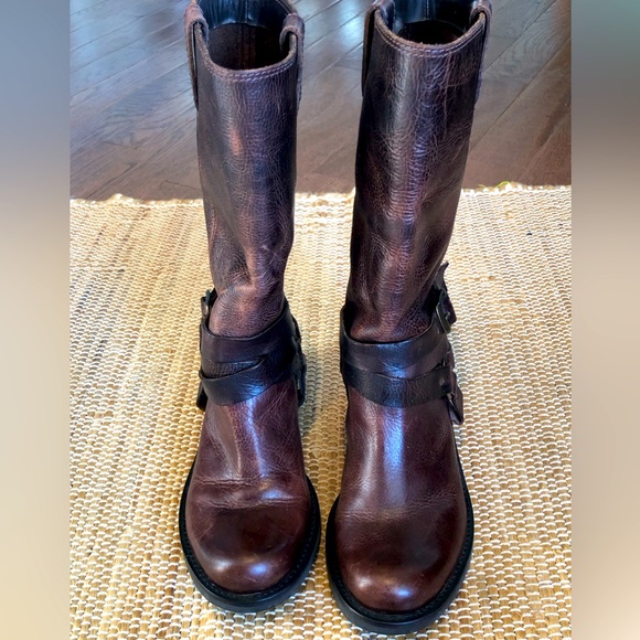 MIA s7 harness strap boots Beautiful and barely worn Leather uppers/rubber sole - Picture 2 of 8